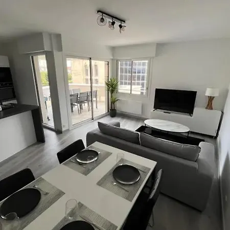 Hyper-center With Parking Apartment Biarritz