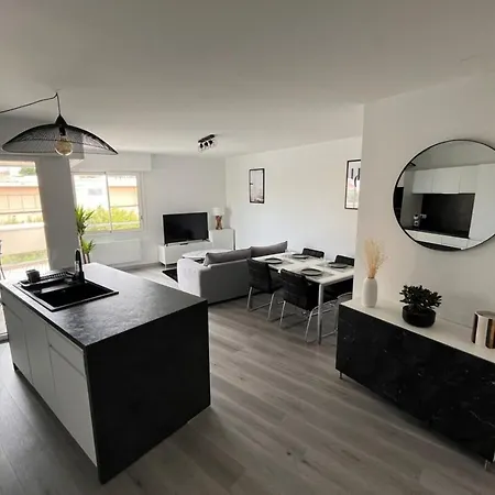 Hyper-center With Parking Біарріц