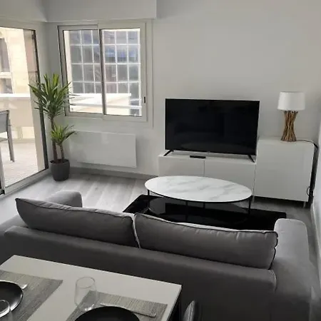 Hyper-center With Parking Apartment *