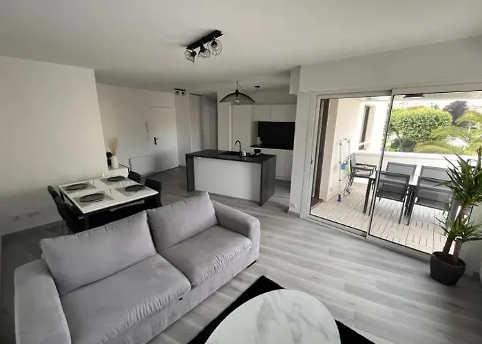 Hyper-center With Parking