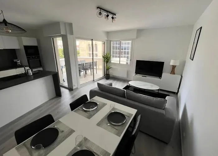 Hyper-center With Parking Apartment Biarritz