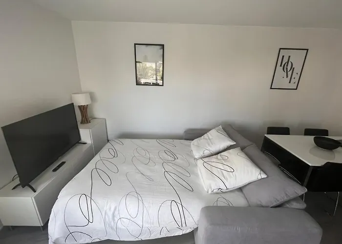 Hyper-center With Parking Біарріц